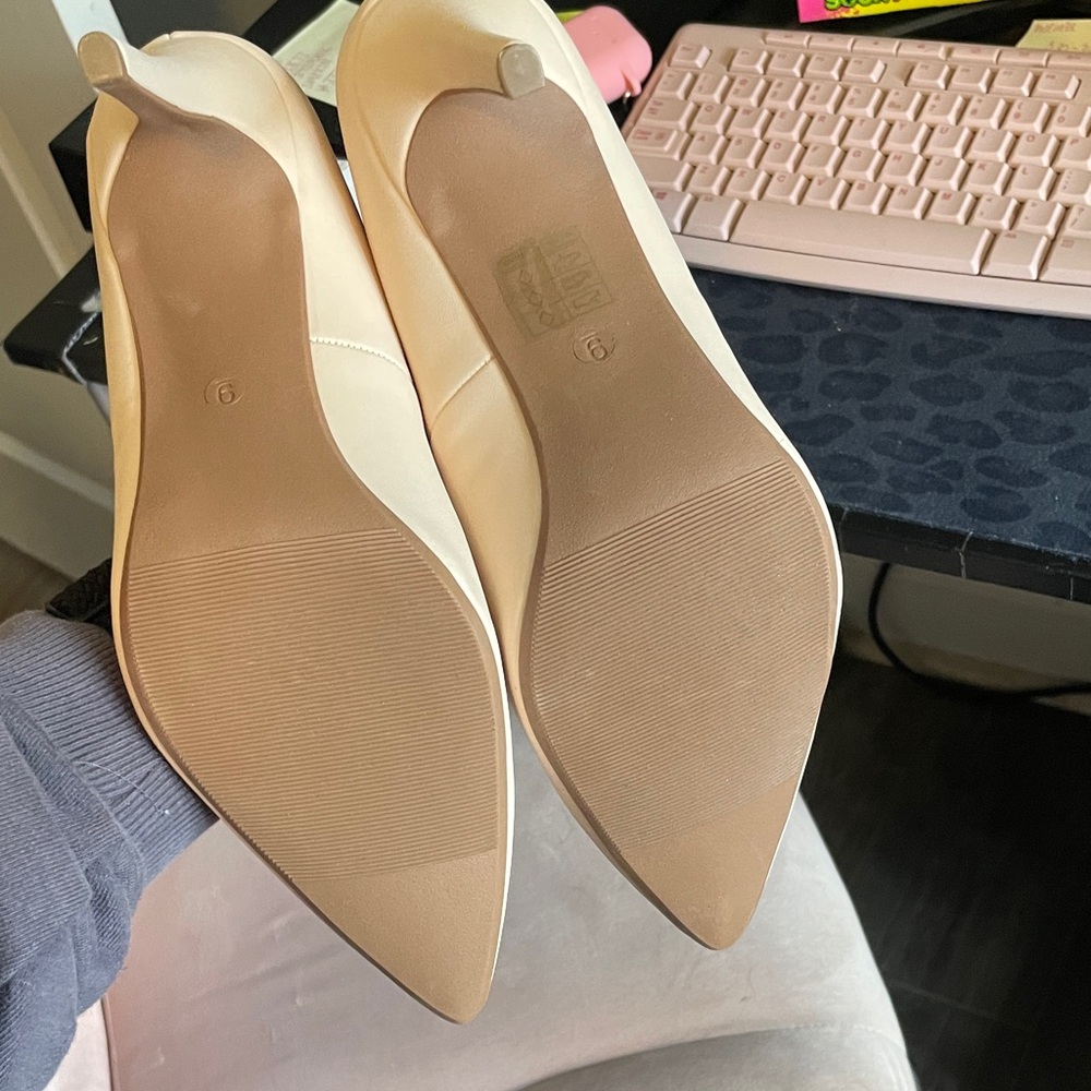 NWOT Dream Pairs Elegant Nude Heels - Picture 3 of 5